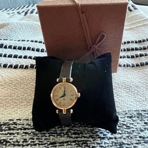 GUCCI 2000L vintage STACK sherry line Gold Dial ladies WATCH 80's